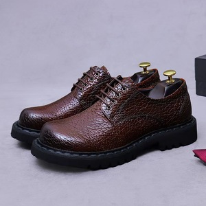 Zapatos de Cuero Casuales de Negocios Británicos con Relieve Brook, Suelas Gruesas Brillantes, Zapatos de Hombre de Cuero Pintado a Mano - Product Image 1
