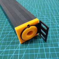 Unité de distribution d'alimentation (PDU) horizontale 1U 8 voies IEC C13 en alliage d'aluminium avec montage rotatif et conception anti-chute pour rack