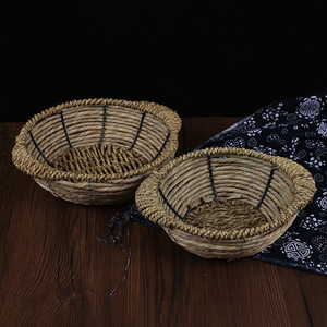 Panier rond en paille tressée fait main avec poignées pour restaurants et hôtels - Product Image 2