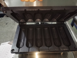 Máquina comercial para restaurante de hotel al aire libre, parrilla de contacto profesional, máquina para hacer gofres, 6 gofres de maíz - Product Image 2