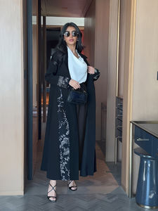 Abaya Negra con Jacquard de Hojas de Bambú, Bordada, Abierta por Delante, Túnica Modesta, Ropa Islámica Elegante para el Día a Día y Ramadán - Product Image 3