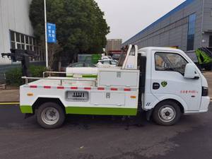 Camions de dépannage et de remorquage lourds DongFeng de 2 tonnes avec élévateur de roues et grue de sauvetage - Product Image 3
