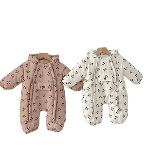 Monos de invierno para niñas pequeñas más ropa cálida de terciopelo de una pieza ropa de algodón estilo occidental monos gruesos con capucha para bebés - Product Image 1