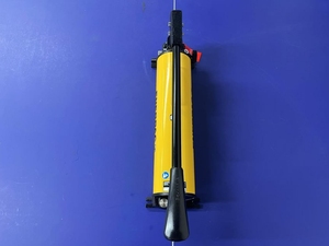 ปั๊มไฮดรอลิกมือโยก ENERPAC P80 รุ่น ULTIMA สองสปีด สำหรับน้ำมัน 134 นิวตัน-ออนซ์ - Product Image 1