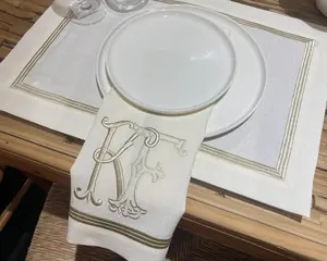 Elegante servilletas de lino Beige con bordado de monograma plateado Diseño único apto para <span class=keywords><strong>cenas</strong></span> VIP Ocasiones especiales Agregar estilo - Product Image 5