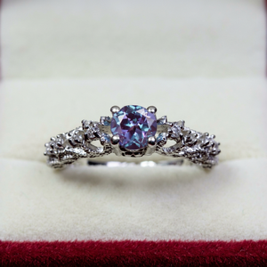 Anillo de Compromiso de Alejandrita con Corte Vintage, Anillo de Promesa de Plata de Ley 925 con Engaste de Puntas, Piedra de Nacimiento de Junio, Joyería Artística - Product Image 1