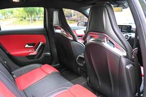 Mercedes-Benz <span class=keywords><strong>A35</strong></span> <span class=keywords><strong>AMG</strong></span> 2.0T GCC <span class=keywords><strong>2023</strong></span> Usado en Buen Estado, Sedán Convertible Automático, Control de Crucero ACC, Asientos de Cuero, Motor Turbo, Tracción en las Cuatro Ruedas - Product Image 6