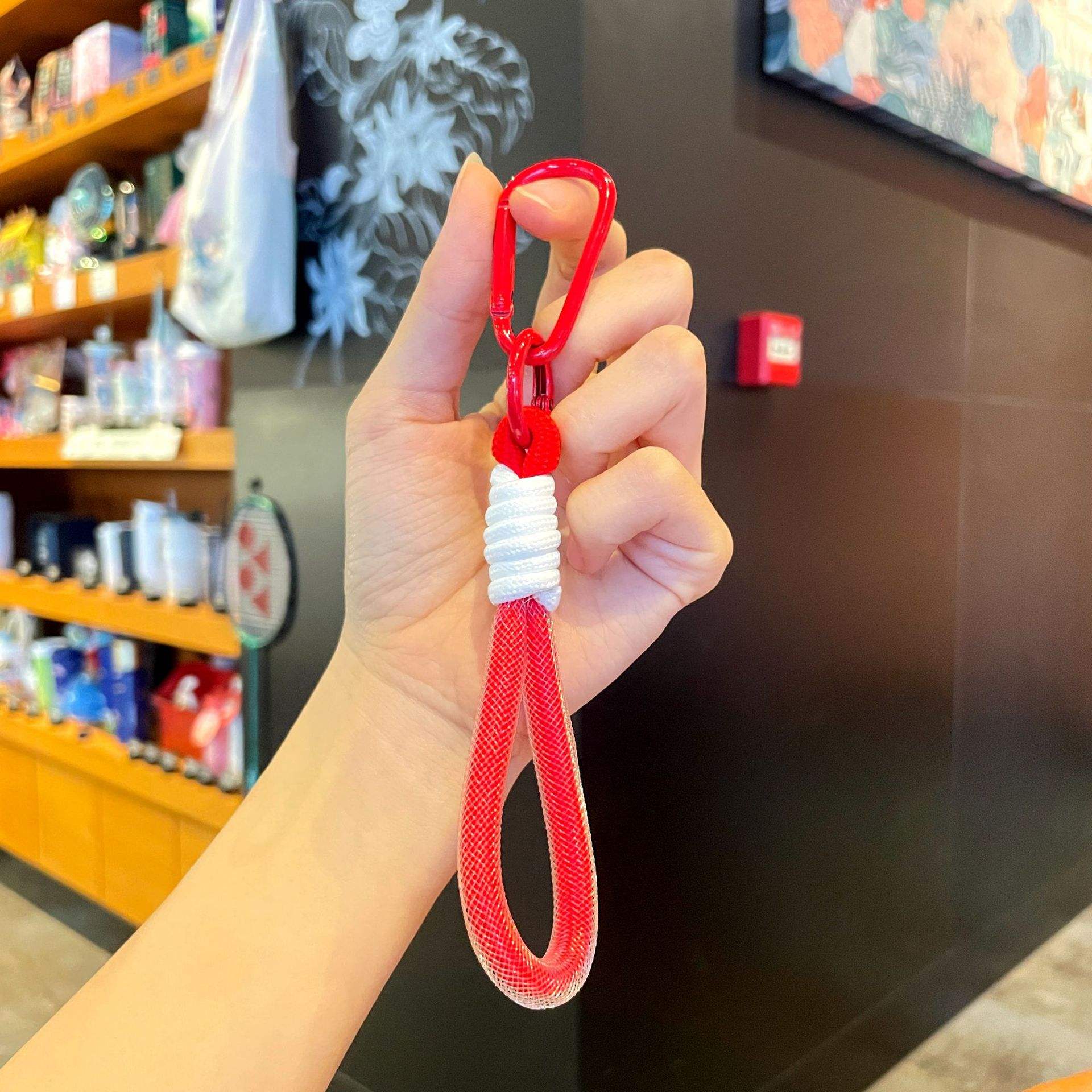 เชือก W สีแดง