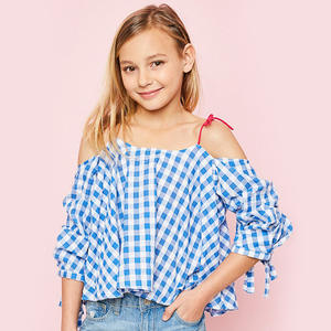 Blusa de moda para niñas con cuello profundo y hombros descubiertos, a cuadros, hecha en China - Product Image 1