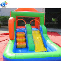 Château gonflable commercial avec toboggan et piscine à jets d'eau en PVC, installation facile pour les zones de jeux intérieures et extérieures