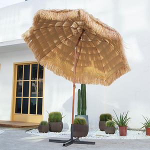 Sombrilla <span class=keywords><strong>de</strong></span> <span class=keywords><strong>Playa</strong></span> Comercial con Flecos <span class=keywords><strong>de</strong></span> Rafia, Parasol Grande Estilo Tiki con Base Pesada para <span class=keywords><strong>Alquiler</strong></span> <span class=keywords><strong>de</strong></span> <span class=keywords><strong>Playa</strong></span> y Resort - Product Image 1