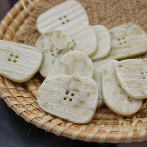 2025 falda ecológica para mujer botones decorativos de resina 2-4 agujeros abrigo de costura a mano botón Irregular de resina - Product Image 5