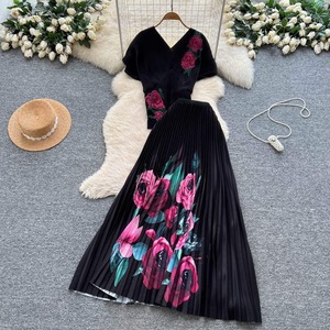 Ensemble de robe plissée respirante pour femme, deux pièces, col en V, motif floral, taille haute, style vintage élégant et formel, de haute qualité - Product Image 6