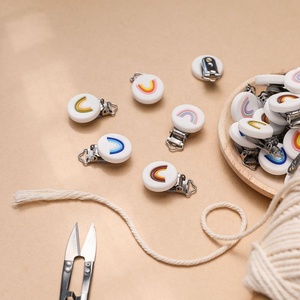 Clip per <span class=keywords><strong>Ciuccio</strong></span> in Silicone Arcobaleno con Fori, Sicura, Senza BPA, <span class=keywords><strong>Regalo</strong></span> per Neonati, Clip per Allattamento - Product Image 3