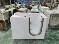 Offres Spéciales Personnes Âgées Walk-In Jacuzzis Baignoire Luxe Personnes Âgées Smart Bubble Massage Baignoire Porte Ouvrable Handicapé Baignoire Carrée