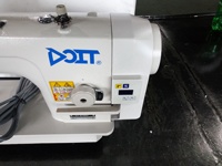 Machine à coudre à point droit à entraînement direct DT 9700D