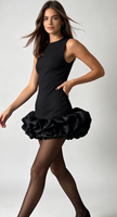 Robe Courte Noire Satinée Mate à Volants Personnalisée en Gros – Fournisseur OEM ODM – Robes de Soirée Cocktail Moulantes Sans Manches pour Boutiques – Vente en Gros