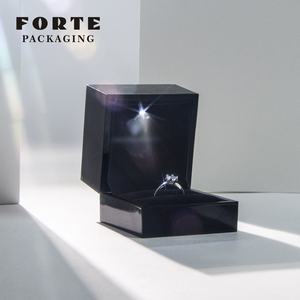 Boîte d'emballage de bijoux FORTE Led avec logo personnalisé, luxe, noir brillant, angle droit, ensemble de boîtes pour boucles d'oreilles, anneaux, pendentifs - Product Image 2