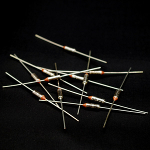 Высокая температура 250 В 10А керамическая термоплавкая сушилка Тепловая связь с термическими отсечками для лучшей безопасности - Product Image 6