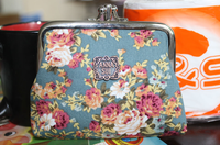 Dompet Koin Kanvas Gaya Retro Dua Lapis Tas Koin Bunga Multifungsi Tas Uang Koin Bunga Vintage Dompet Pengait Bunga Mawar