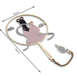 บุ๊คมาร์คโลหะสไตล์ชาติพันธุ์สีทองพร้อมโซ่และจี้  แกะสลักโลโก้พิมพ์ UV CMYK ตามสั่ง - Product Image 2