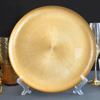 Luxe argent or bleu rond 13 pouces motif vertical vaisselle décor à manger assiettes de chargeur en verre pour les événements de banquet de mariage