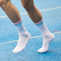 Chaussettes de sport rayées de grande marque, chaussettes de compression professionnelles, chaussettes de cyclisme avec logo personnalisé, chaussettes de performance blanches et noires