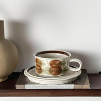 Ensemble tasse et soucoupe à café en céramique peinte à la main, motif floral vintage marron et vert, résistant au lave-vaisselle, idéal pour le latte art et le thé