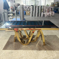 Mesa de Comedor de Acero Inoxidable con Base Dorada y Cubierta de Vidrio para Eventos, Banquetes, Bodas y Hoteles, Diseño Moderno