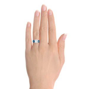 Anello da donna semplice ed elegante con zirconi, accessorio delicato per gioielli da festa o da tutti i giorni, idea regalo - Product Image 4