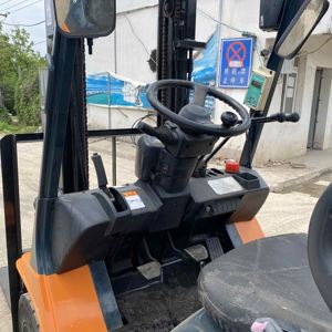 Carretilla elevadora de gasolina TOYOTA 25 de 2,5 toneladas, la mejor venta, TOYOTA japonés listo 100% en buenas condiciones, precio de fábrica, carretilla elevadora usada a la venta - Product Image 4