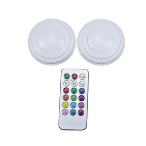 Luz nocturna LED redonda de colores con control remoto ambiental, funciona con pilas, sensor táctil, para decoración de pasillos y gabinetes. - Product Image 4