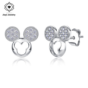 Incantevoli Orecchini a Perno Ispirati a Mickey in Argento S925 Decorati con Zirconi Scintillanti - Product Image 1