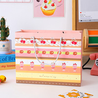 Sacs cadeaux en papier mignons pour desserts avec poignées en corde, sacs imprimés gâteau aux fraises et bonbons pour anniversaires, fêtes et emballages cadeaux