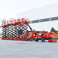 Plataforma elevatória tipo tesoura sobre esteiras eficiente, com raio de giro interno zero para espaços confinados.