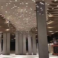 Solution de cloisonnement électrique en MDF avec cadre en aluminium et isolation acoustique pour espaces fonctionnels flexibles d'hôtels