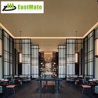 Meubles de restaurant gastronomique traditionnel sur mesure pour hôtels - Tables en bois massif de luxe, chaises rembourrées, crémaillères à vin