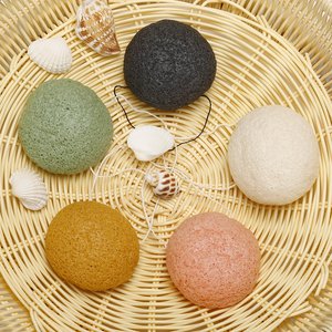 Bebevisa Facial Black Bamboo than Konjac Sponge nửa bóng luffa Sponge tăng tốc độ trao đổi chất sản phẩm tắm Facial Sponge - Product Image 1