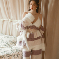Setelan Baju Tidur Tiga Potong: Atasan Halter V Dalam Berbahan Beludru dan Renda, Celana Panjang, dan Jubah Berkancing 5064