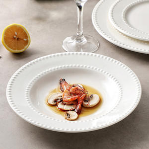 Assiette en céramique blanche pure à motif de perles en relief pour dîner occidental, steak, petit-déjeuner simple, usage domestique et fêtes - Product Image 5