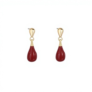 Meilleures boucles d'oreilles clous pour femmes, en laiton plaqué or 14K, émail rouge bordeaux, forme goutte, minimalistes, sans plomb, pour soirée romantique, commande en gros, OEM - Product Image 4