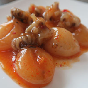 Polpo piccante stagionato in scatola tagliato pronto per la vendita - Product Image 6