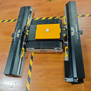 Robot drone de nettoyage de panneaux solaires télécommandé, construction en plaque de fer galvanisé, couleur gris argenté, pour le nettoyage - Product Image 2