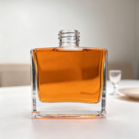 Bouteille en verre carrée transparente à paroi épaisse pour spiritueux et boissons, vente en gros directe usine Chine