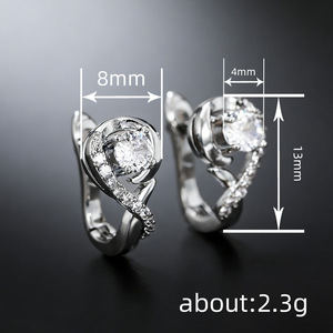 Boucles d'oreilles Huggie en forme de note de musique pour femmes, bijoux mignons et minimalistes à la mode - Product Image 4