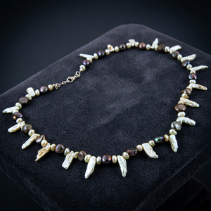 Collar Bohemio con Cuentas, Perlas de Agua Dulce Negras y Formas Irregulares Blancas, Estilo Unisex para Uso Diario - Product Image 3