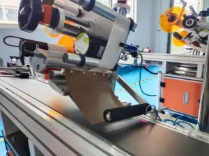 Ubl Fabriek Automatische Tafel Top Platte Kleding Tag Plastic Zak Aluminiumfolie Zak Kraskaart Etikettering Machine