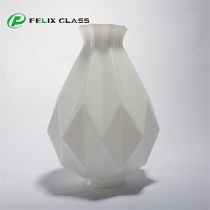 Cúpula de Vidrio Ópalo Blanco Soplado a Mano, Forma Única, Fabricación OEM en China, Pantalla de Vidrio para Lámpara de Araña o Colgante - Product Image 5