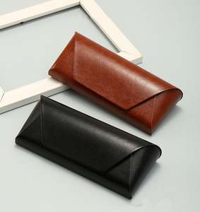 Étui à lunettes rigide rétro en cuir PU noir et marron, anti-compression, avec logo personnalisé, vente en gros - Product Image 2