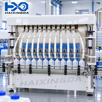 Machine de remplissage automatique de liquides chimiques par gravité à 12 buses en ligne pour bouteilles, idéale pour les acides, les eaux de Javel et les systèmes de nettoyage industriels